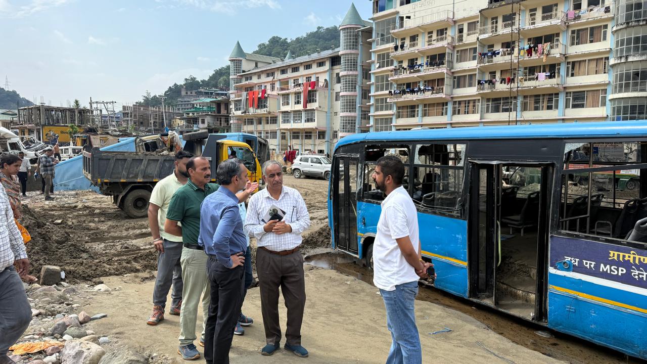सरकार ने राहत कार्यों में दिखाई तत्परता, एचआरटीसी डिपो को जल्द चालू करने की हो रही कोशिश