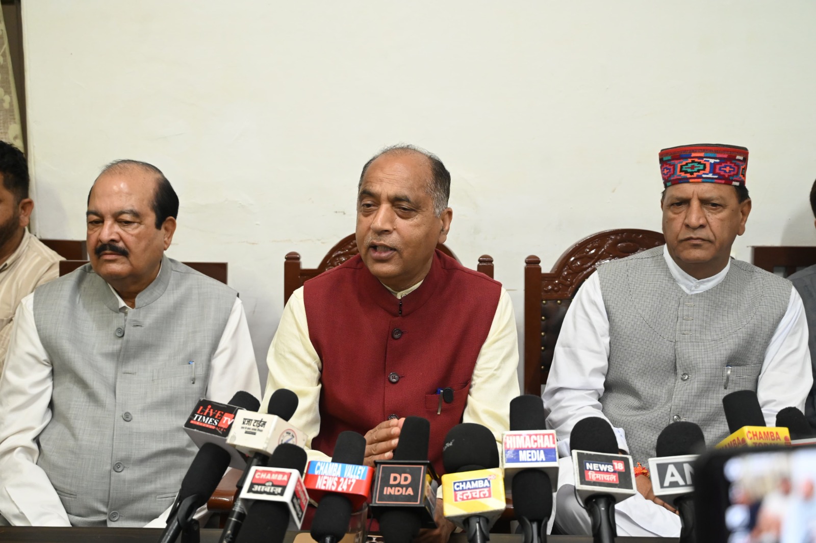 न सरकार आपदा से बचाव को लेकर गंभीर थी और नहीं राहत को लेकर : जयराम ठाकुर