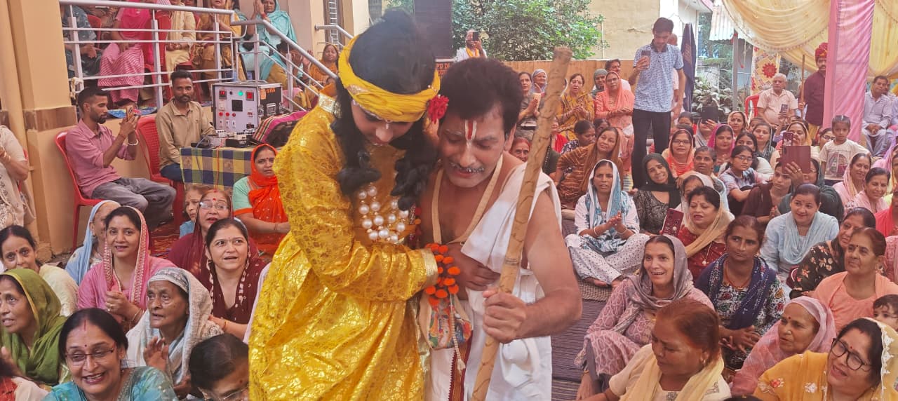 पुराना कांगड़ा में चल रही भागवत कथा के छठे दिन श्रीकृष्ण सुदामा की झांकी आकर्षण का केंद्र रही।