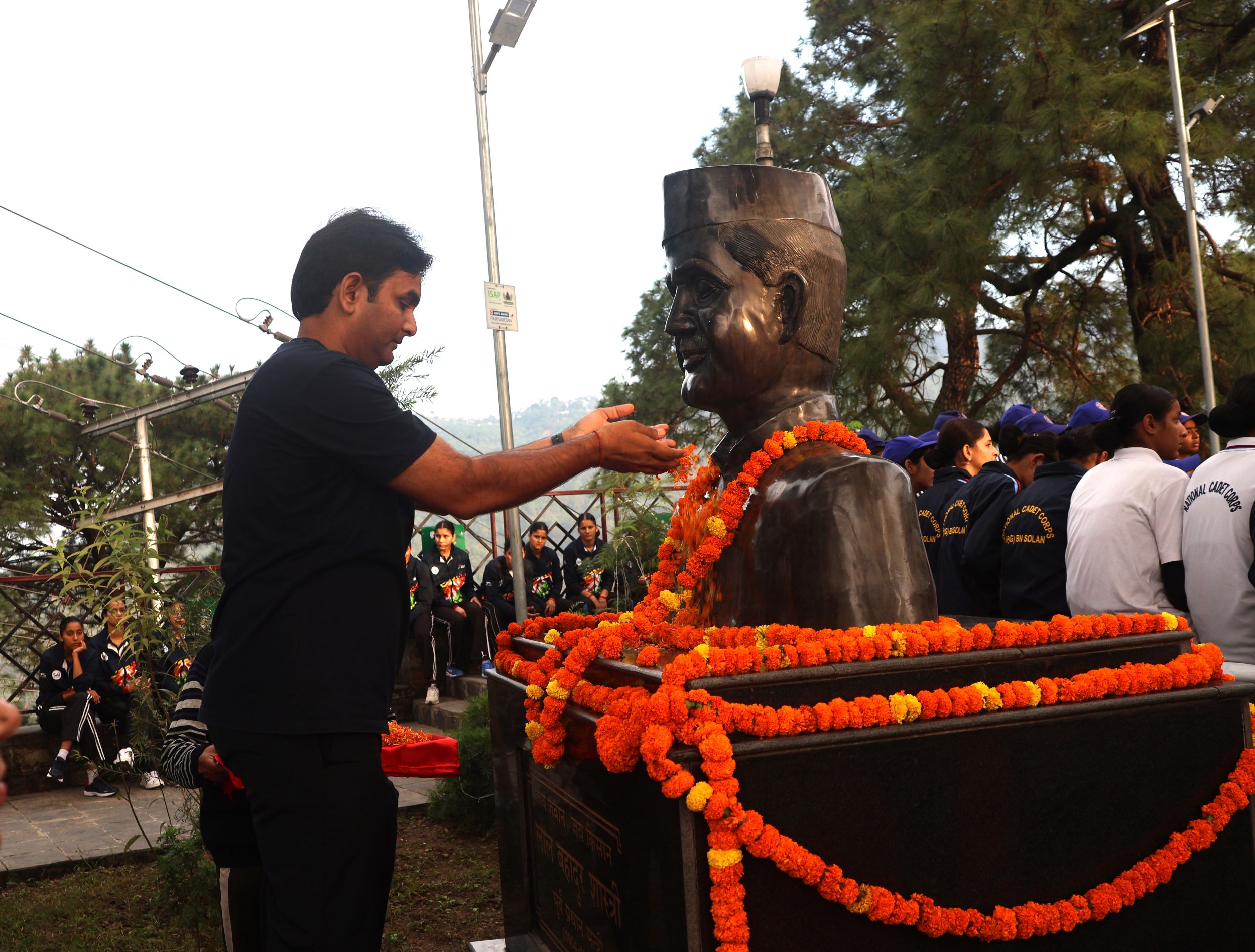 गांधी जयंती पर रघुपति राघव राजा राम के भजन से सराबोर हुआ धर्मशाला