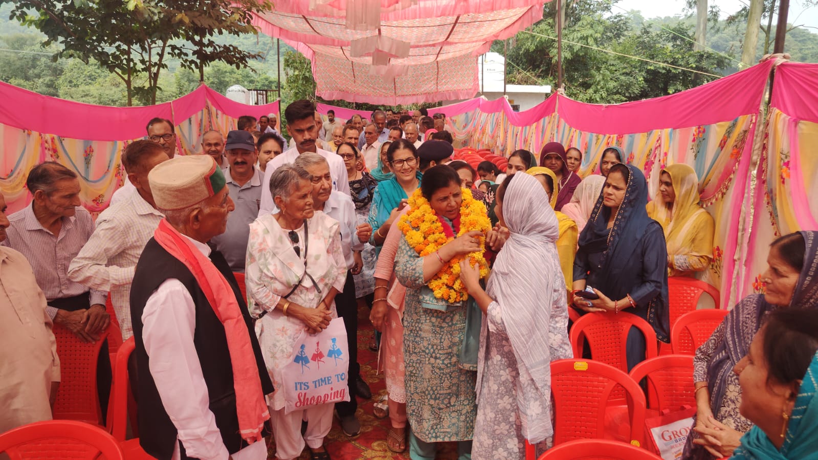 ढलियारा के गाँव सूरजपुर में नव सृजित पटवार वृत्त कार्यालय जनता को किया समर्पित, विधायक कमलेश ठाकुर ने किया शुभारंभ!