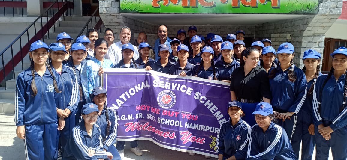 गर्ल्स स्कूल की एनएसएस वॉलंटियरों ने देखी डीसी-एसपी कार्यालय की कार्यप्रणाली