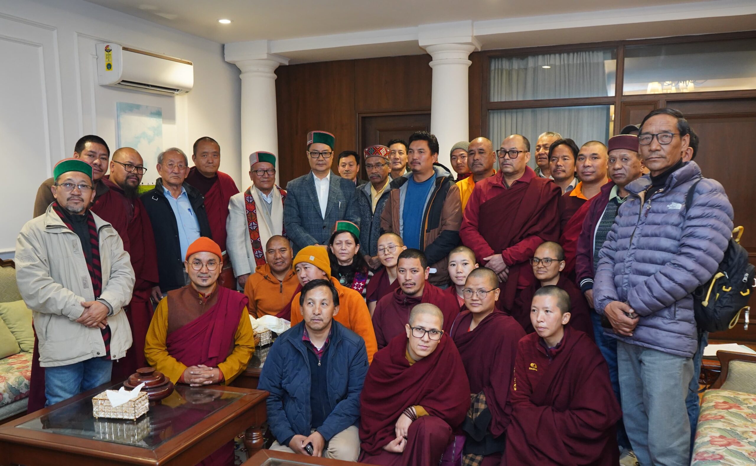 हिमाचल प्रदेश के बौद्ध संगठनों का एक प्रतिनिधिमंडल केन्द्रीय अल्पसंख्यक  कार्य  मन्त्री श्री किरेन रिजिजू से मिला